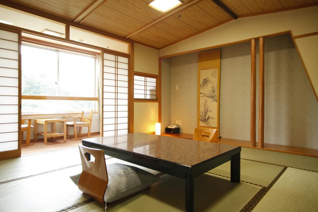 Tomiya 7/12