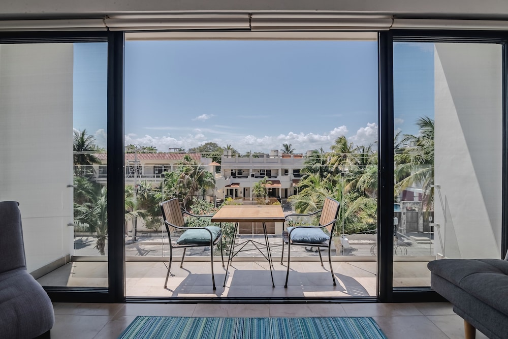 Velas Condos 20/48