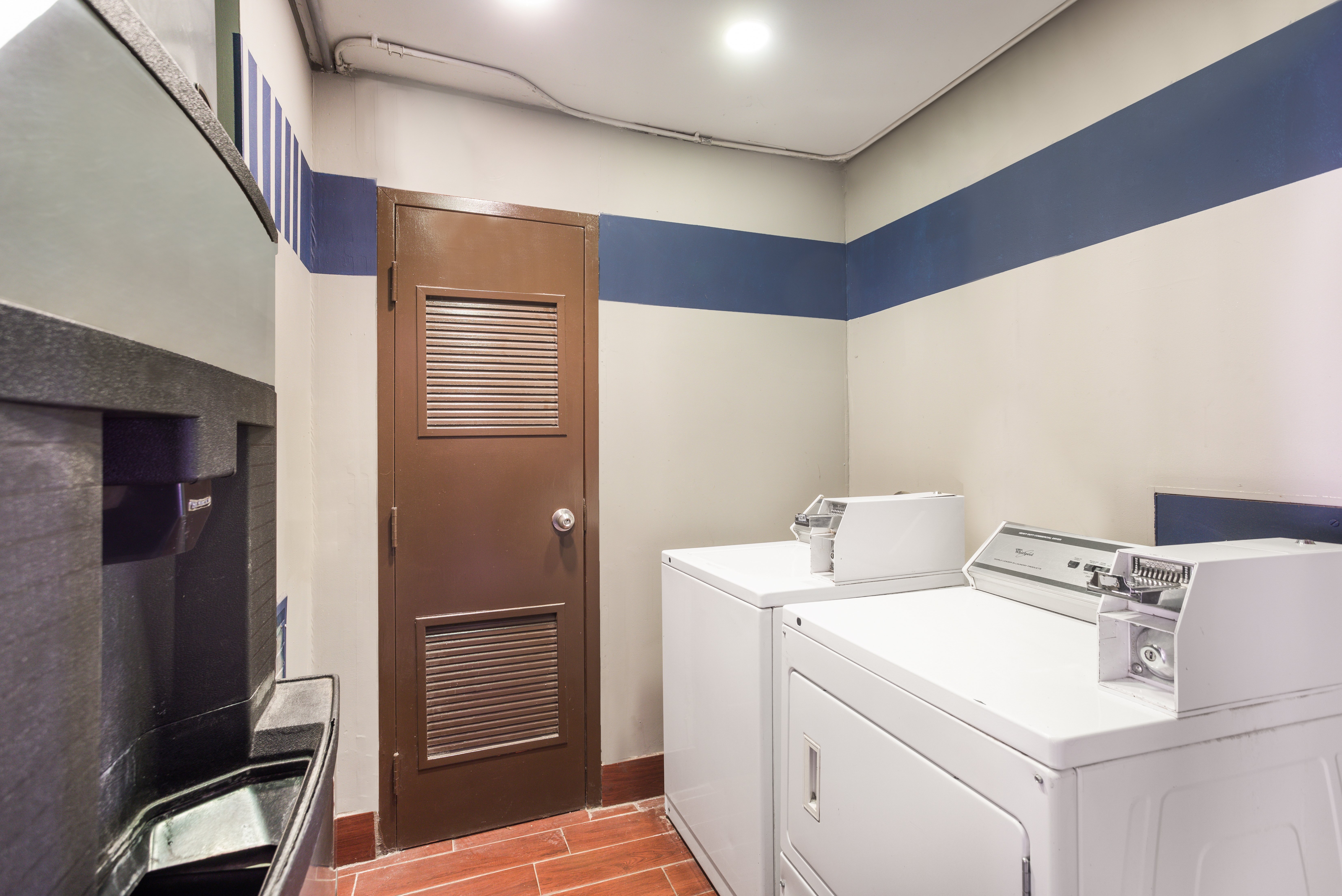 Red Roof Inn & Suites Athens, AL 11/15
