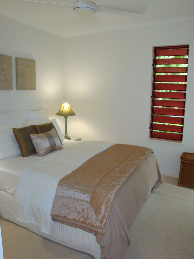 Oasis At Palm Cove 24/71