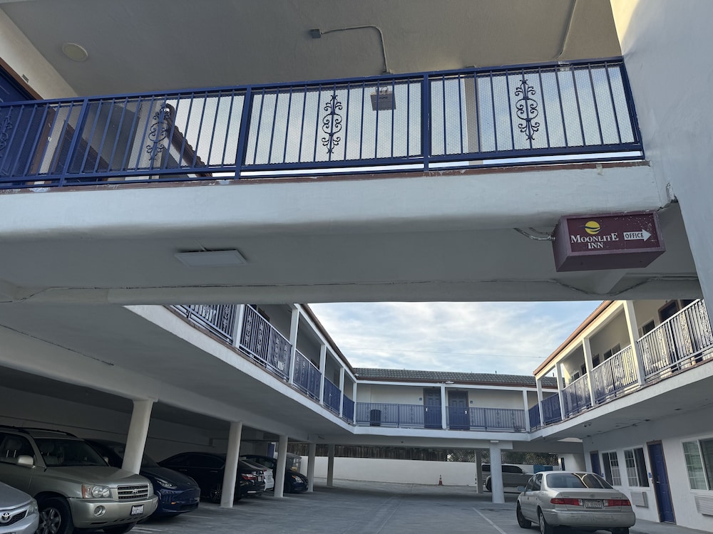 Moonlite Inn Redondo Beach 1/50