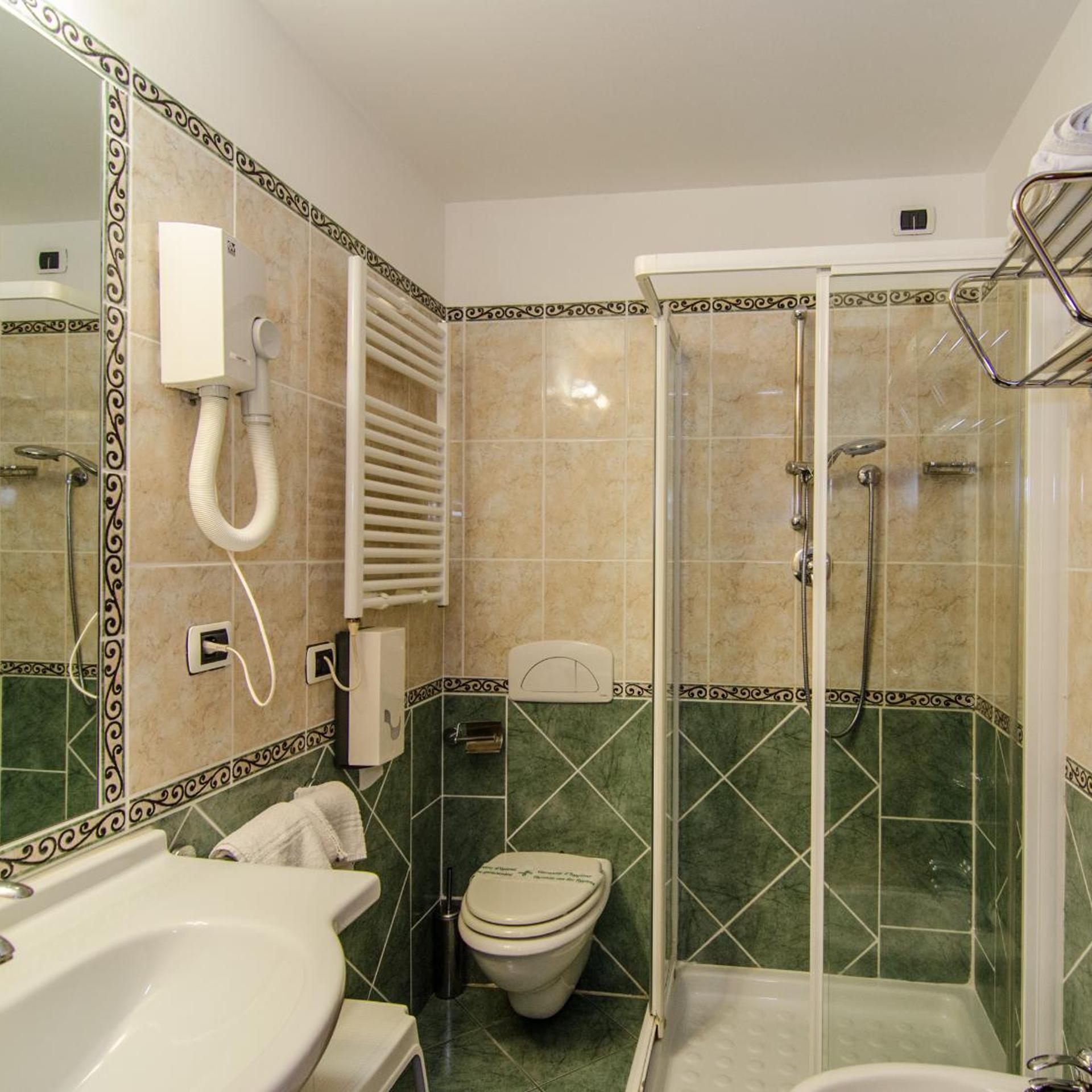 HOTEL VILLA OMBROSA 51/52