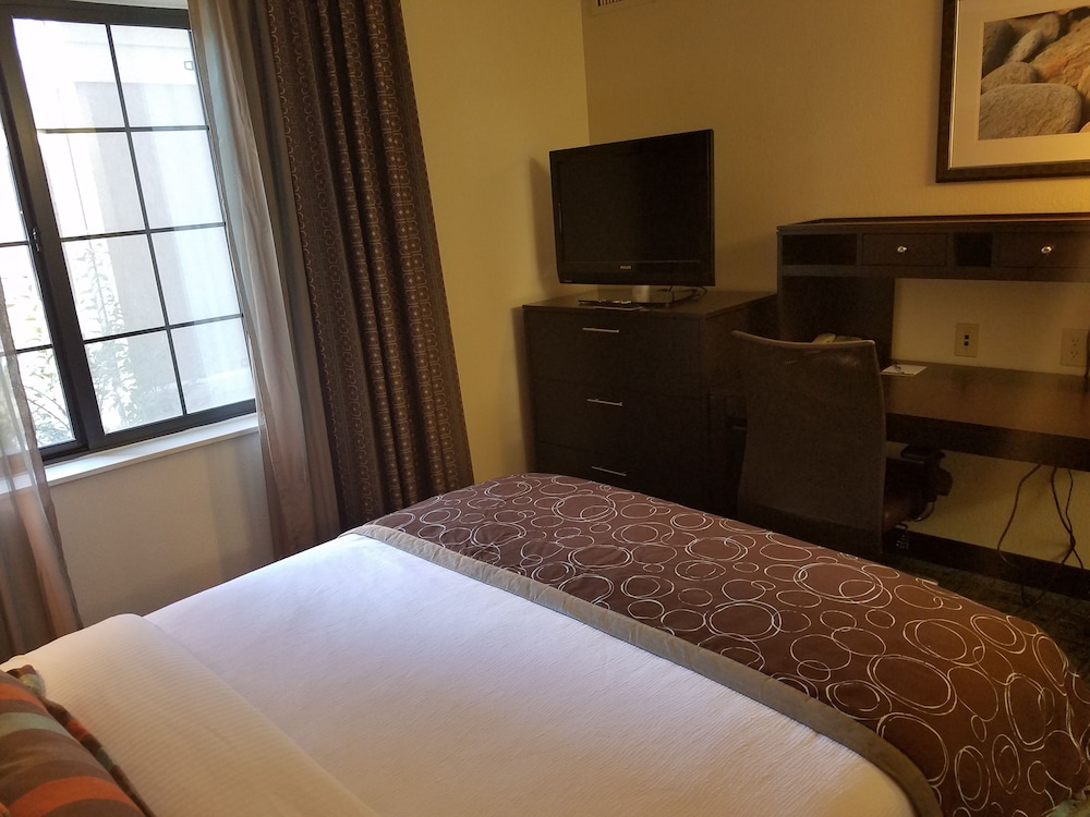 Staybridge Suites Cincinnati North Oh 16/69