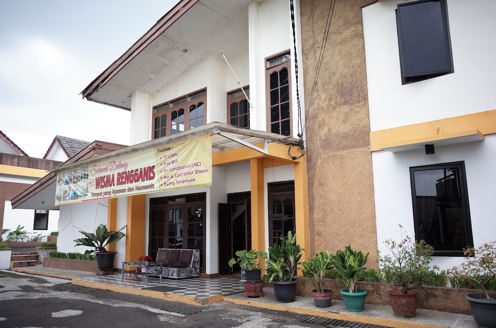 RedDoorz near Alun-alun Kota Sukabumi 2/17