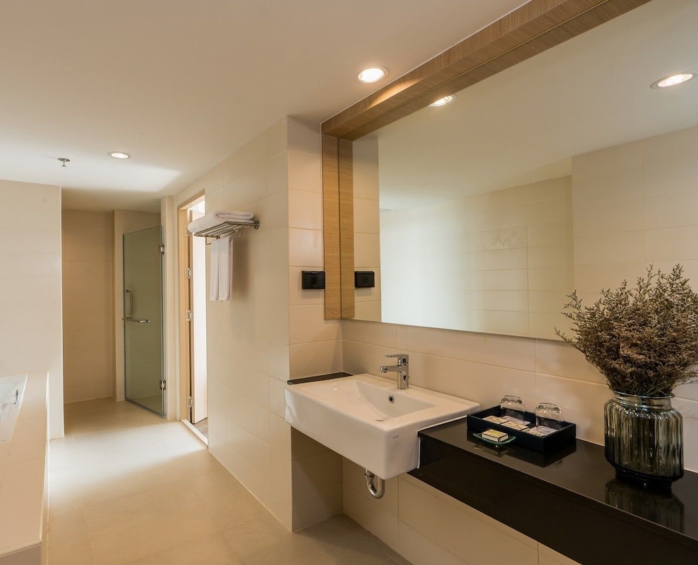Rattanachol Hotel 49/50