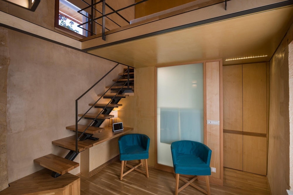 Neoria Houses 15/50