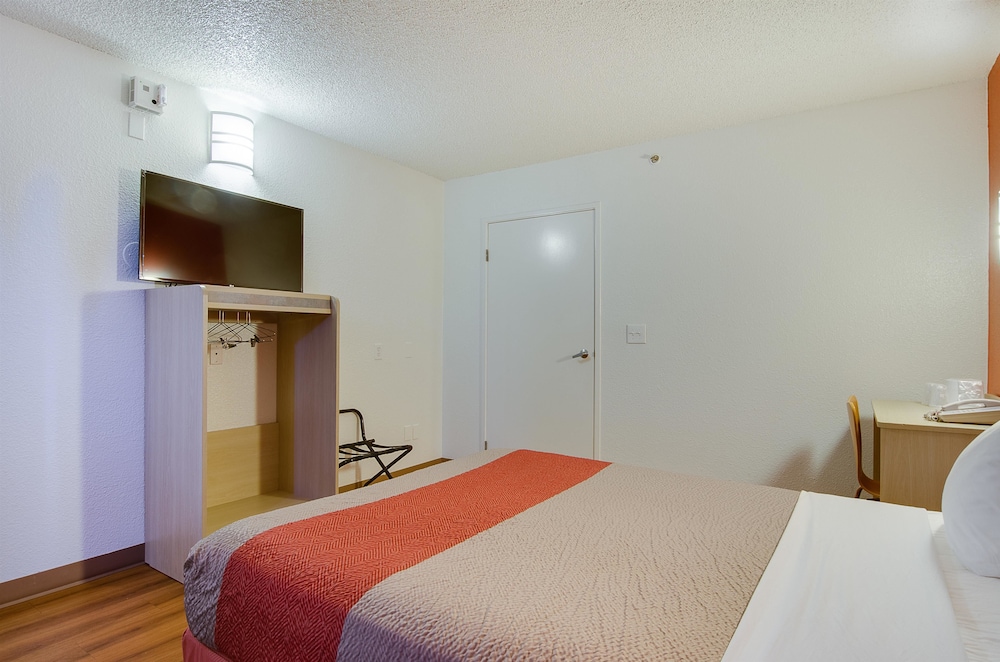 Motel6 Tacoma, WA - South 18/46