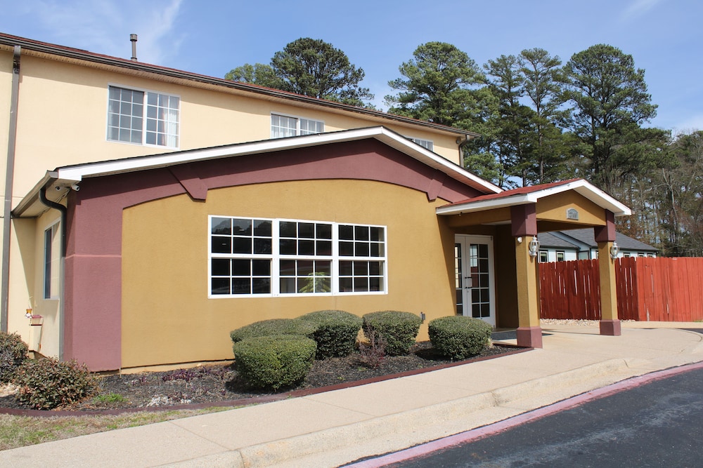 Hometown Inn Suites 4/51