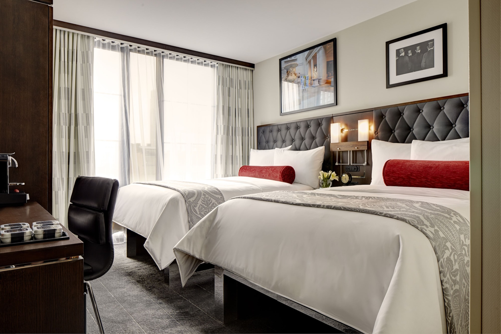 GUEST ROOM, 2 DOUBLE BEDS, EMPIRE BUILDING VIEW