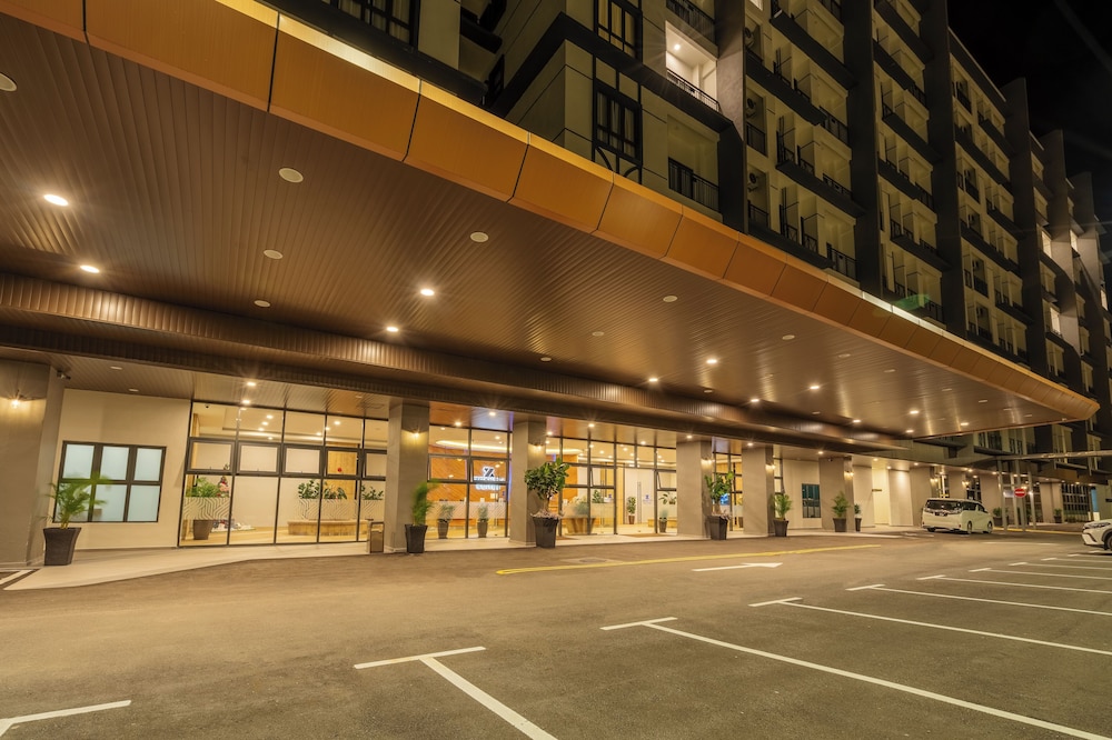 Zenith Suites Cameron 63/68