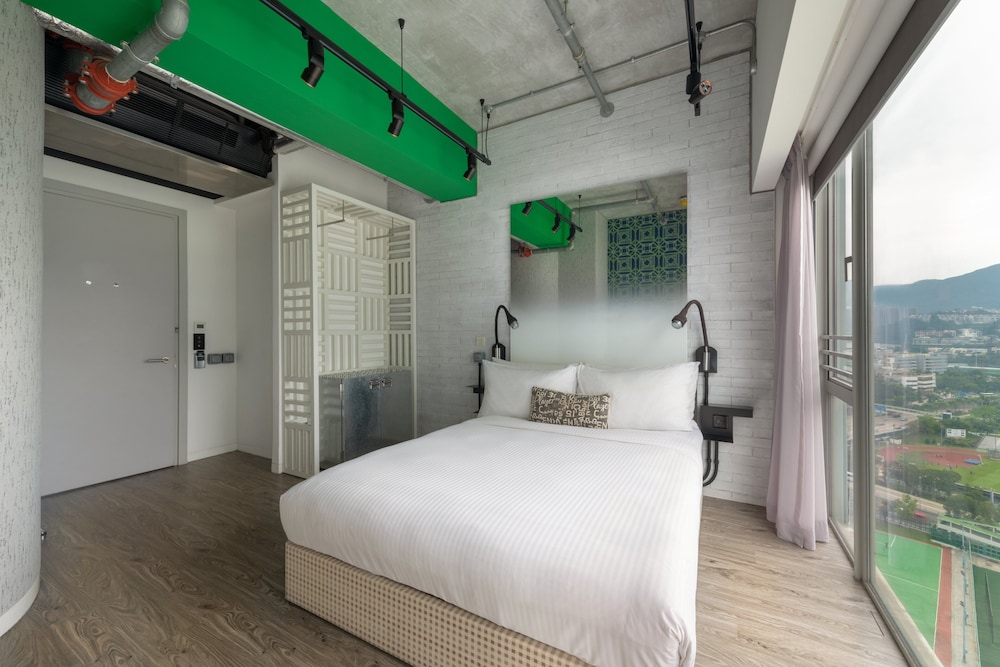 DELUXE, QUEEN BED