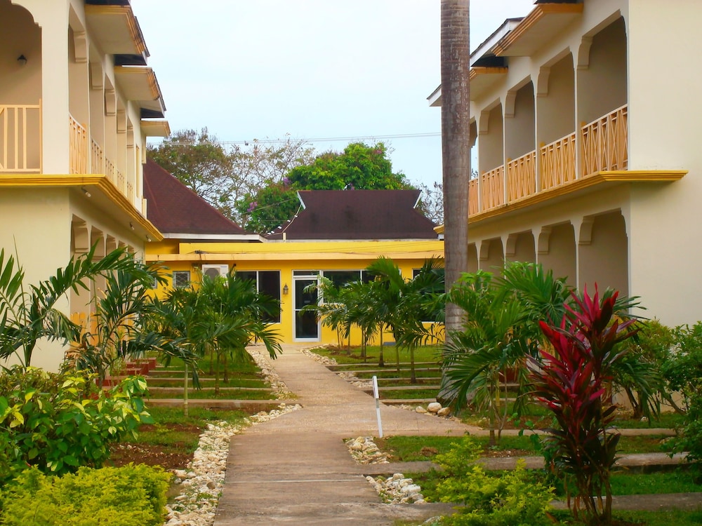 Coral Seas Beach Resort 48/58