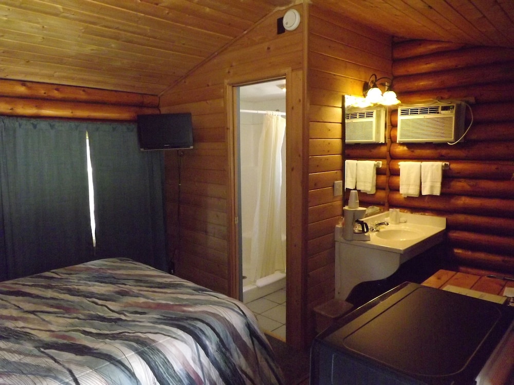 Z Bar Cabins and Motel 23/43