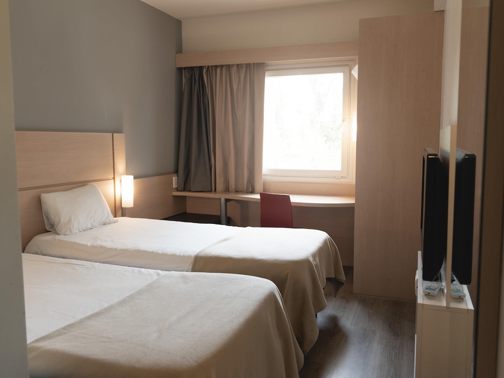Ibis Pilar 28/63