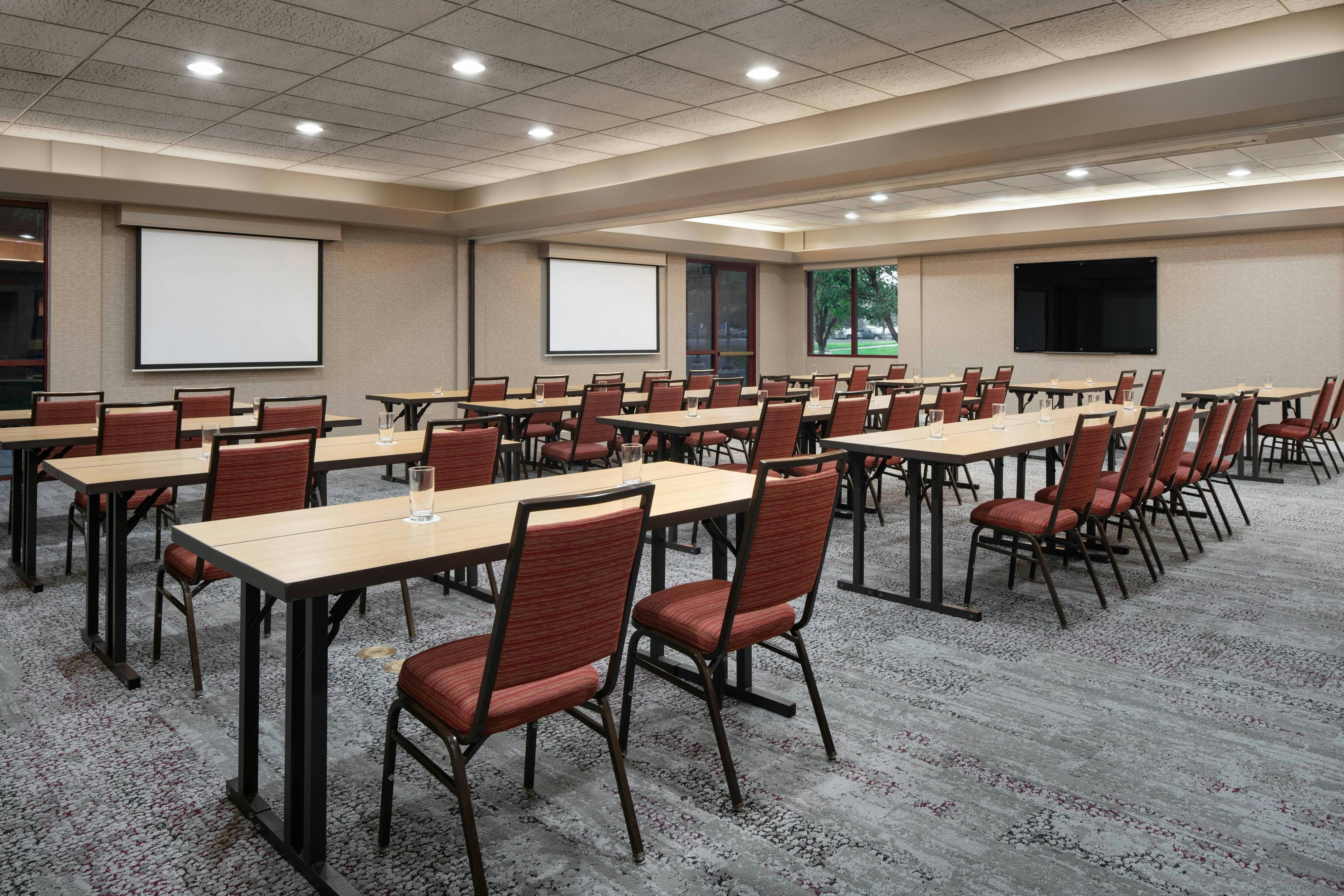 Courtyard By Marriott Denver Airport 14/16