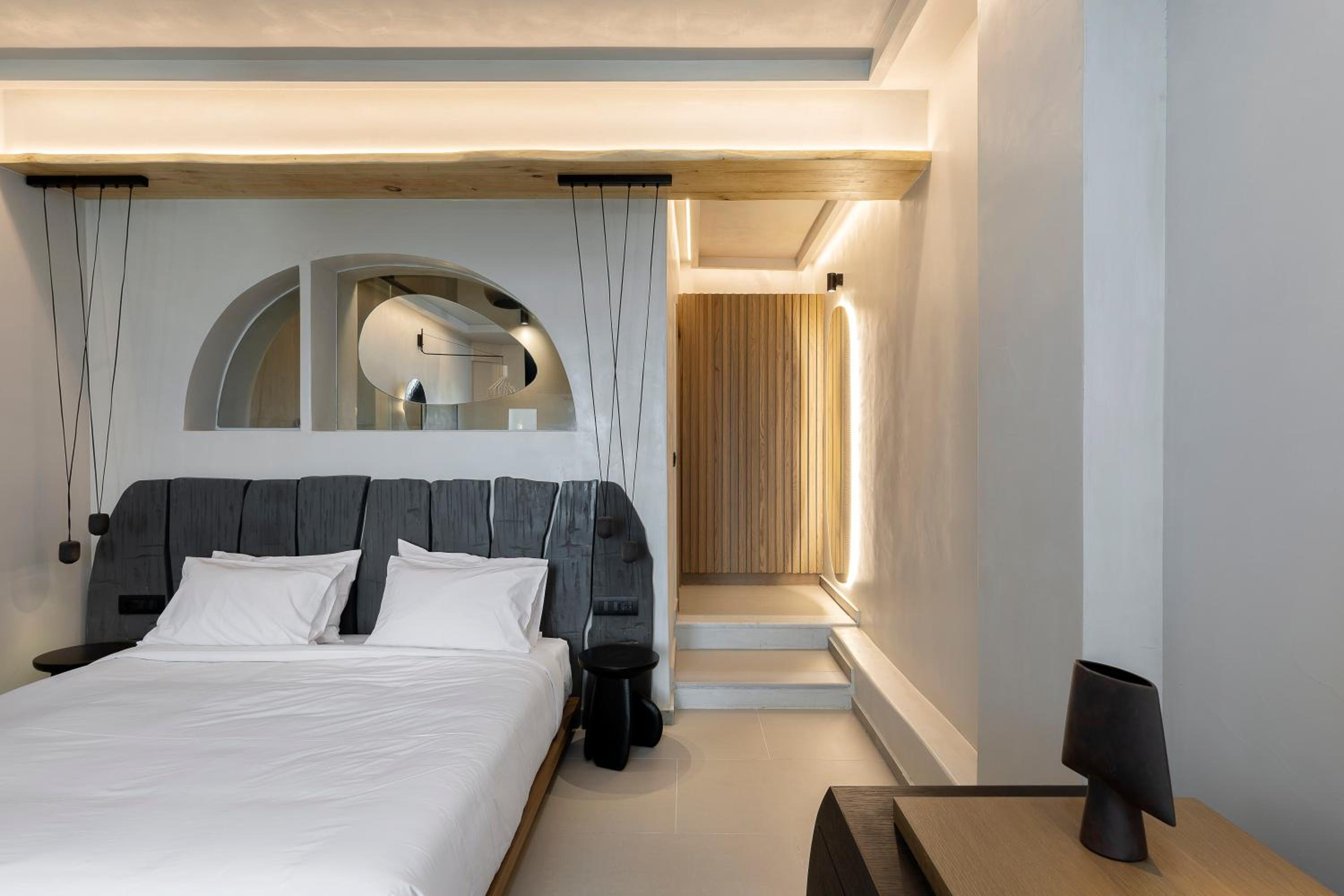Cave, Suite, Outdoor Jetted Tub