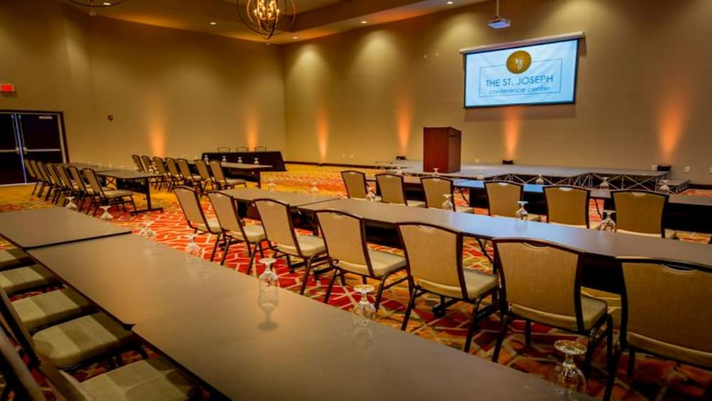 Holiday Inn Mishawaka North 42/50