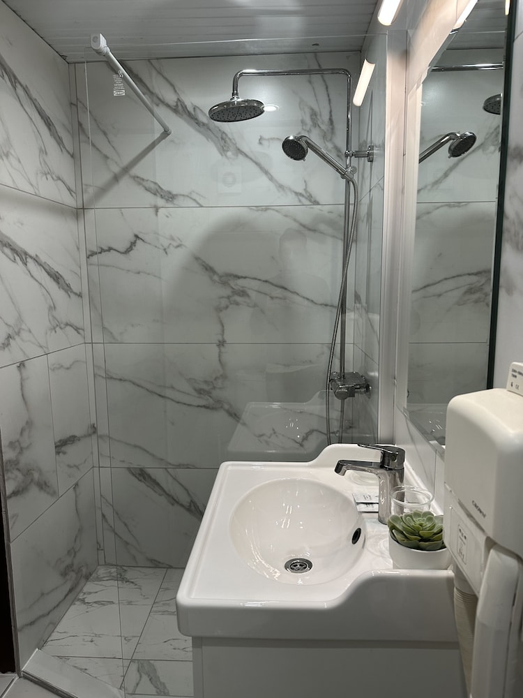 Art Hotel 42/50