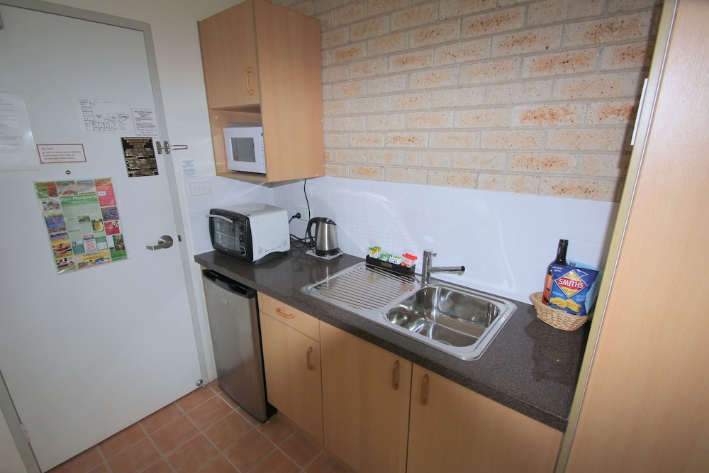Aston Hill Motor Lodge 32/43