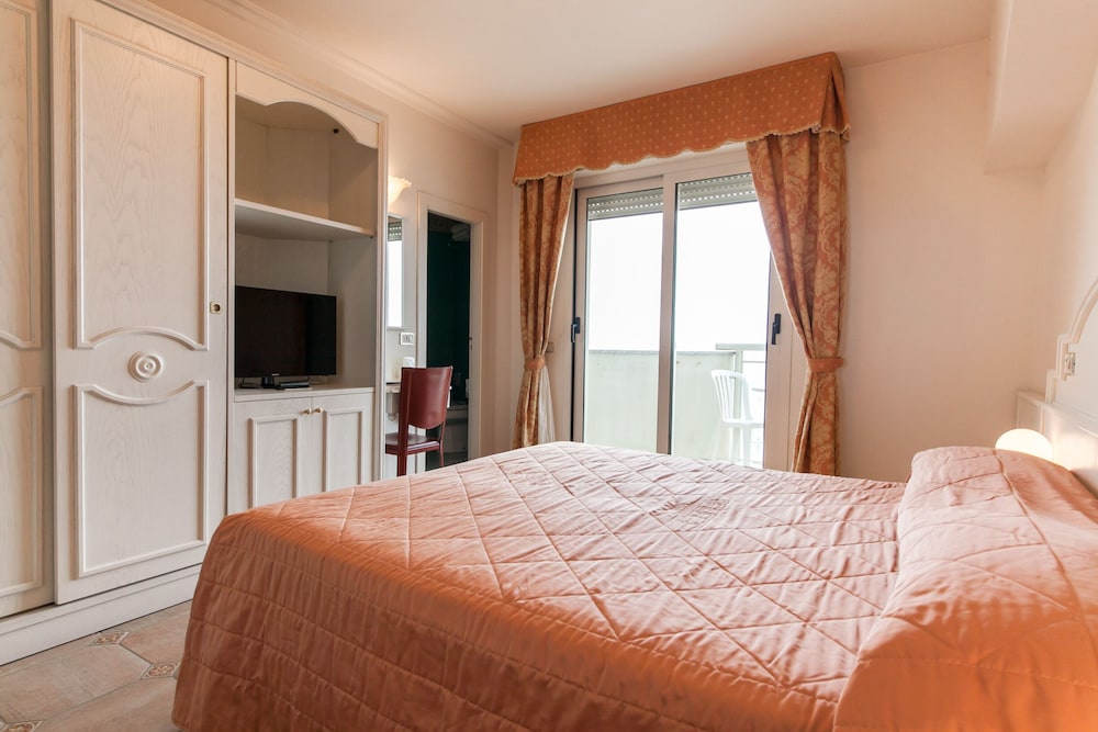 SUPERIOR, DOUBLE OR TWIN BED, SEA VIEW