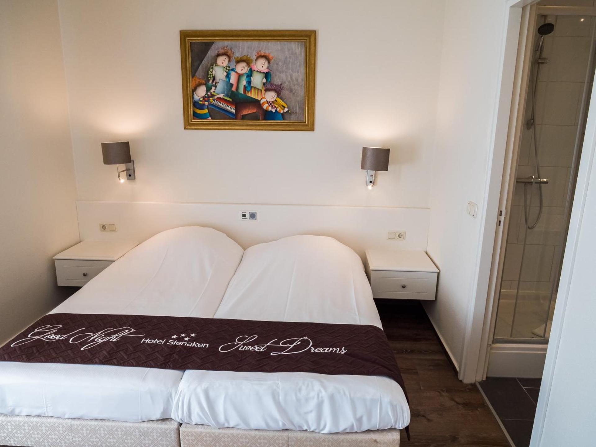 2 Rooms, Apartment, 4 Beds, Bath and Shower