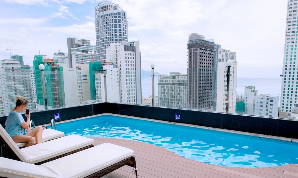 Royal HPM Hotel 30/40