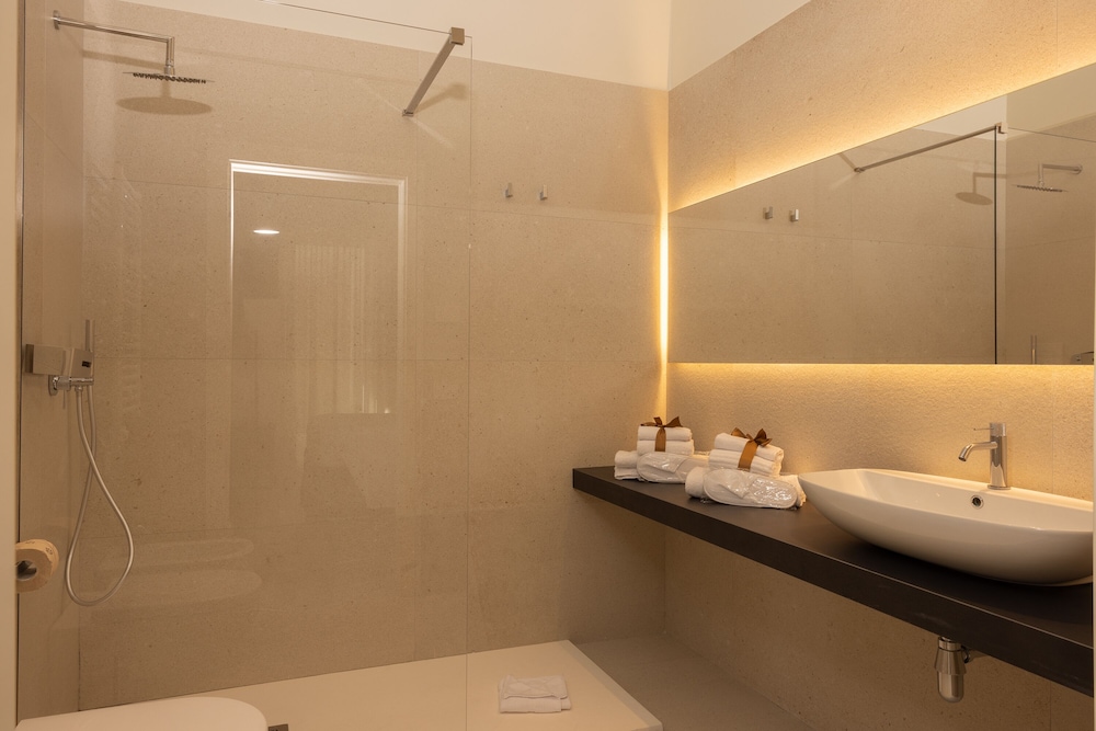 B21 Hotel 34/37