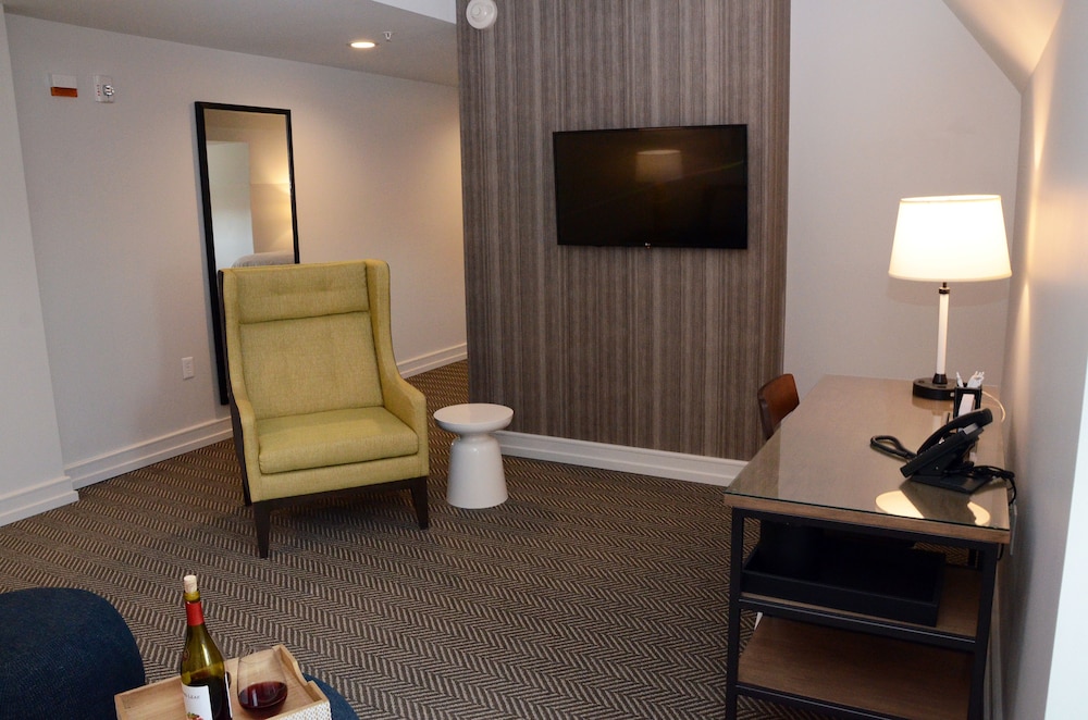 Samuel Elbert Hotel 23/39