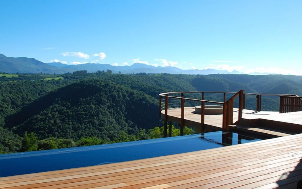 Tamodi Lodge and Stables 46/50