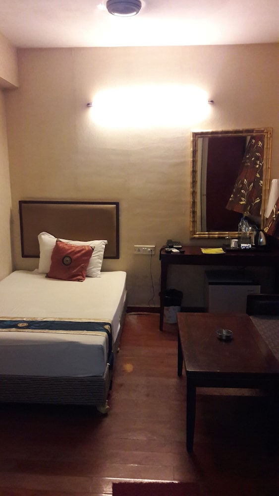 ASTORIA HOTEL 8/20