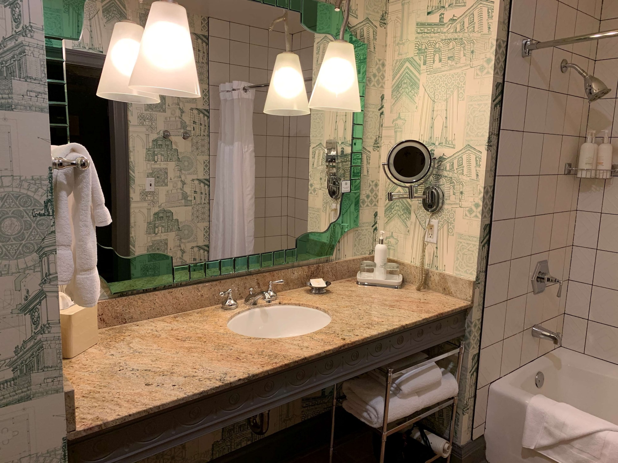 جناح بسريرين كوين بغرفة نوم واحدة، Royal Sonesta Portland Downtown 8/10