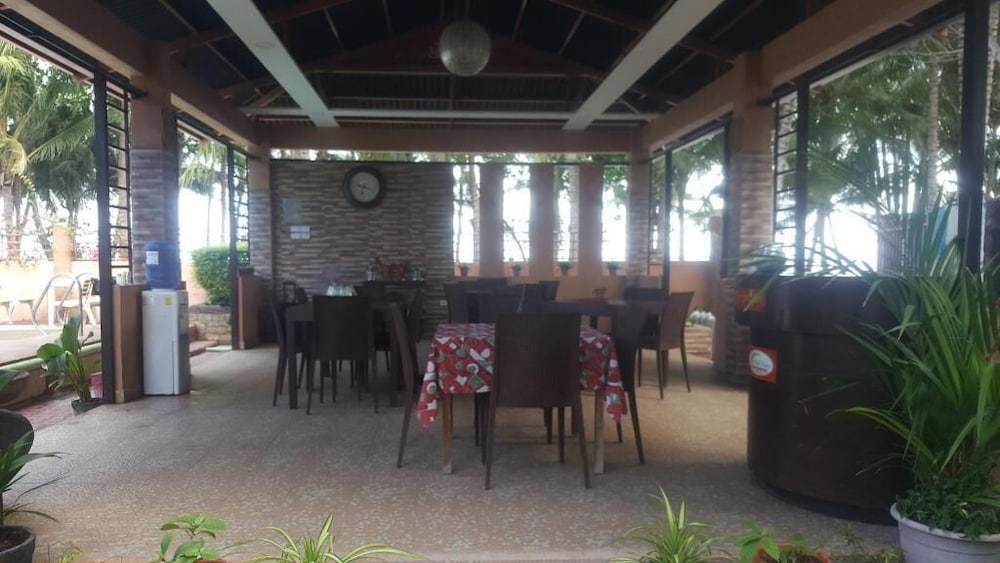 The Red Palm Resort 17/26