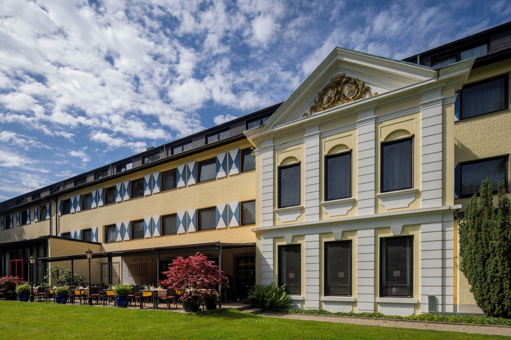 Parkhotel Schloss Hohenfeld (Parkhotel Hohenfeld) 3/65