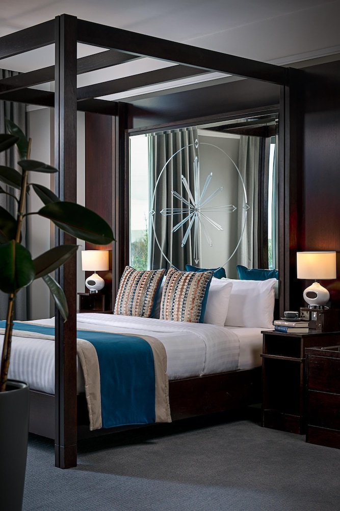 Carlton, Suite, King Bed
