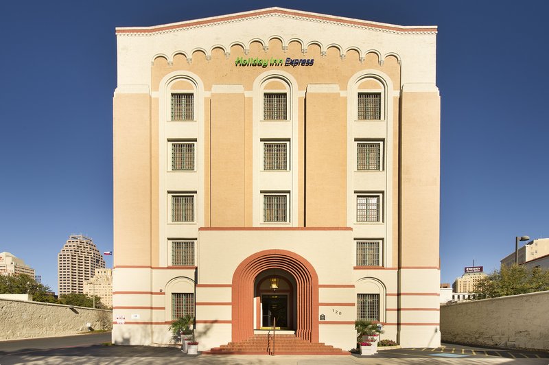 Holiday Inn Express San Antonio N-Riverwalk Area 2/49