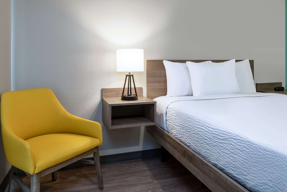 ECHO Suites Extended Stay by Wyndham Richmond West 29/49