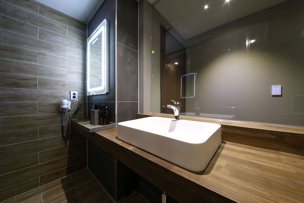 Avenue Hotel 39/41