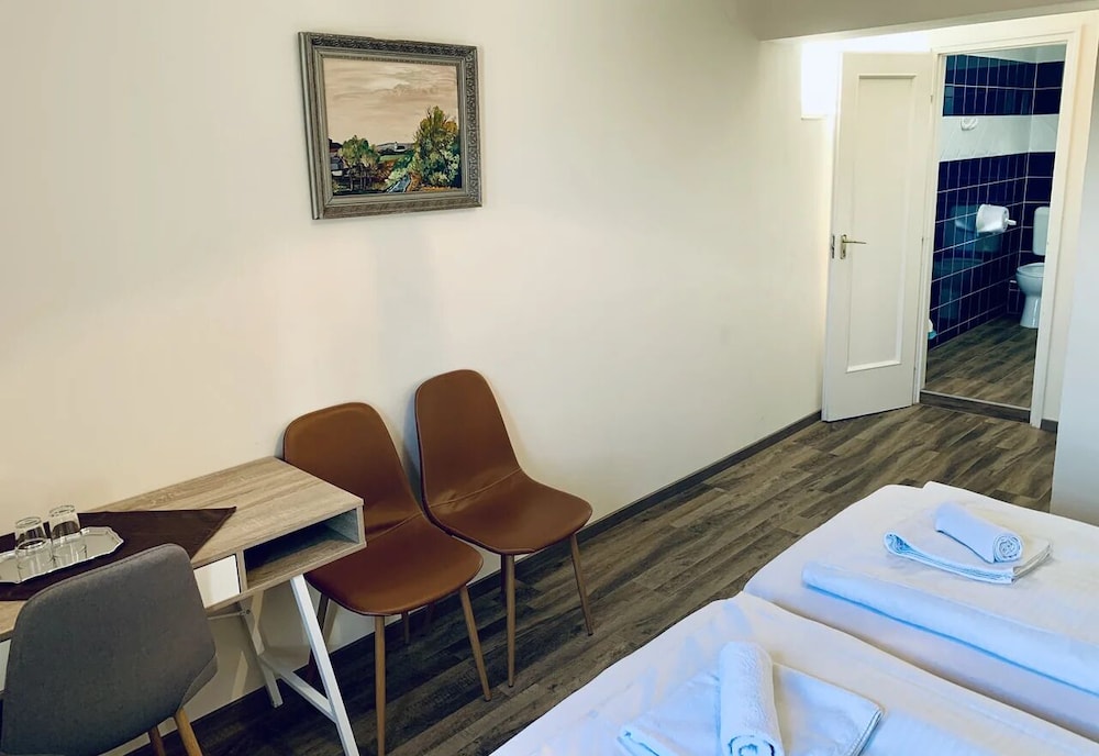 Revesz Hotel 15/42