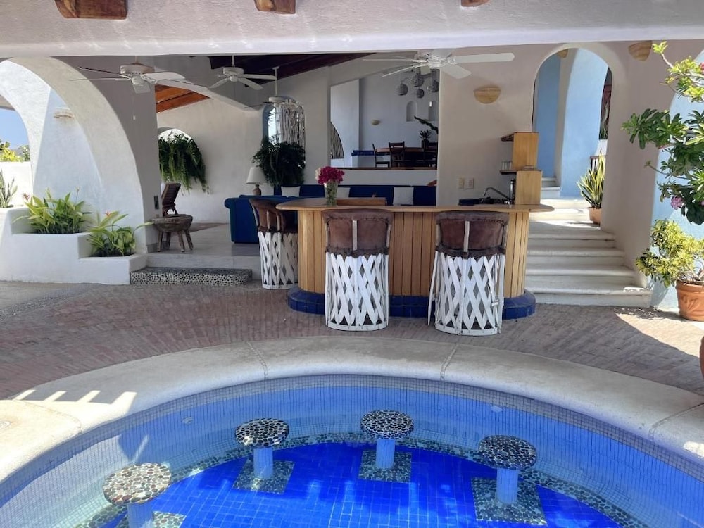 Villa De La Roca 49/56