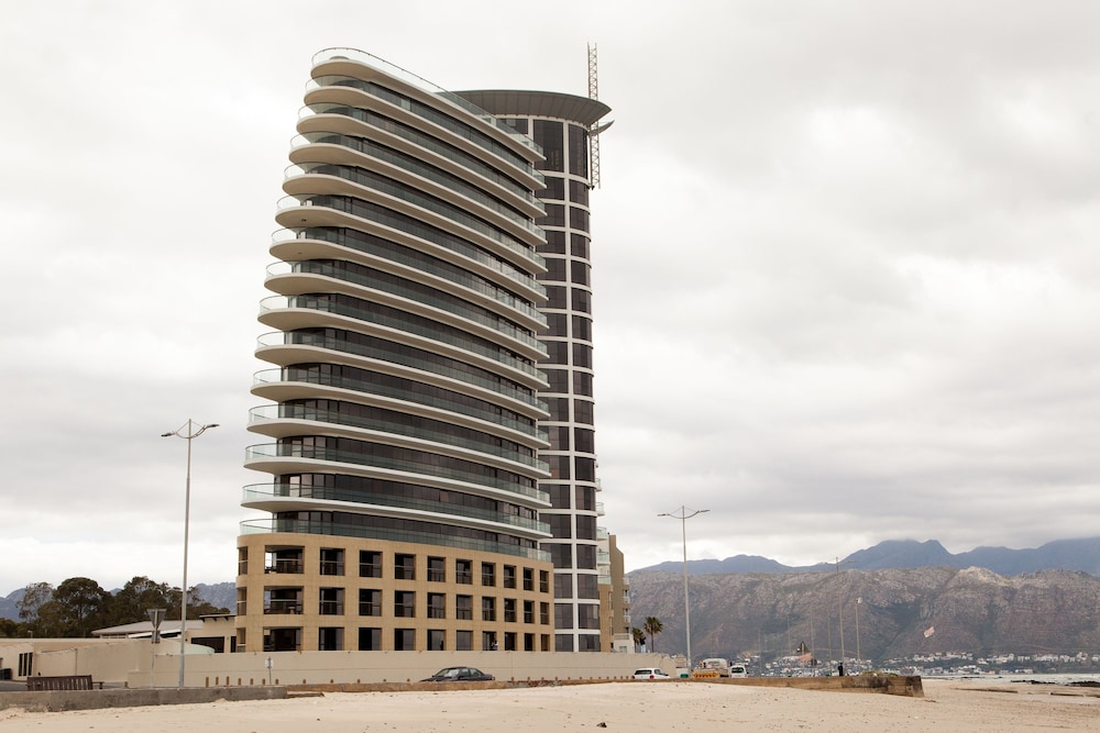 Loddeys Ocean View Apartments 1/10