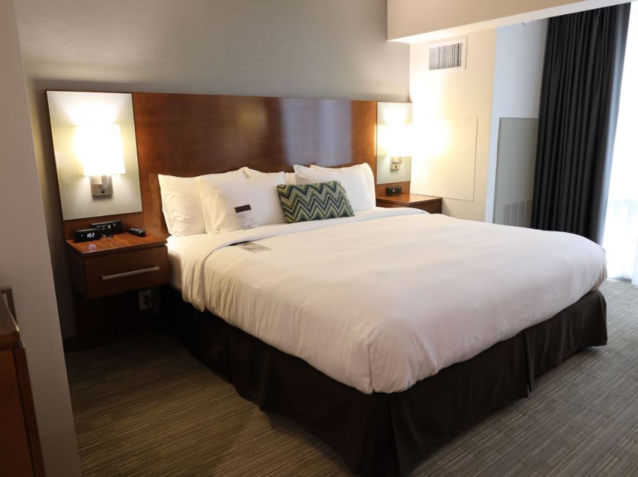 3 ROOMS, SUITE, KING AND QUEEN BED