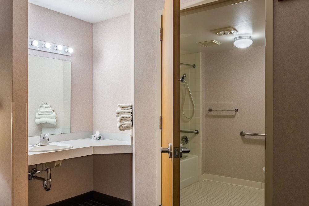 Motel6 Grand Rapids, MI - Northeast 48/49