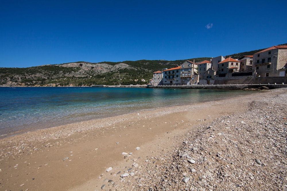 Mira Seafront Guesthouse 25/46