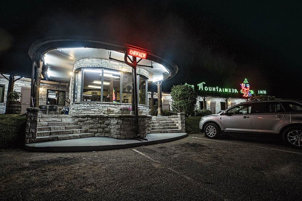 The Mountaineer Inn 13/22