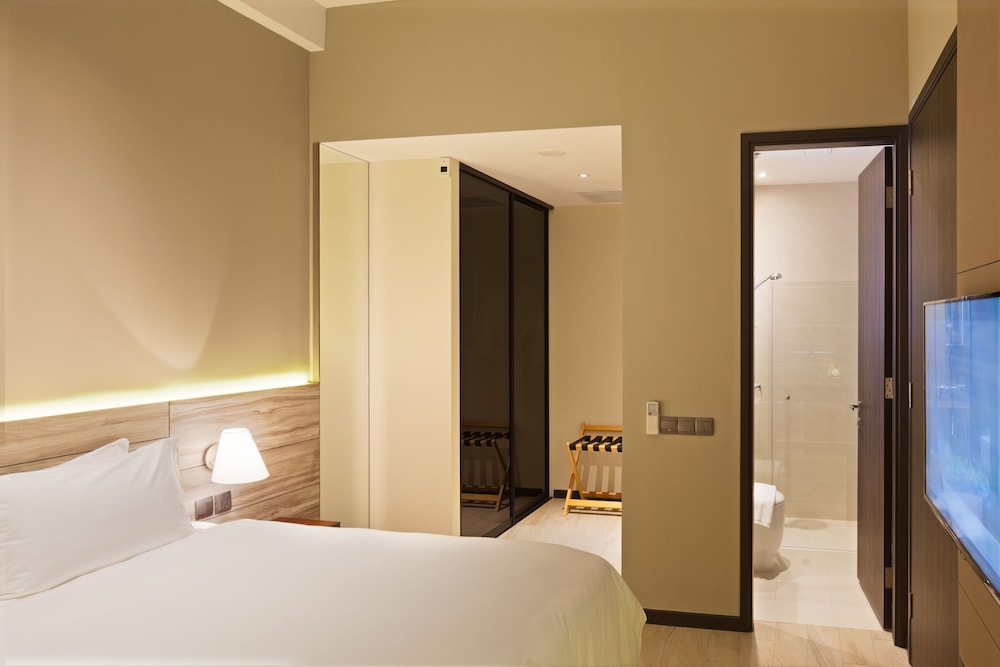 Louis Kienne Serviced Residences 17/65