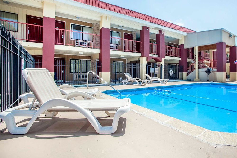 Econo Lodge Kearney - Liberty 3/31