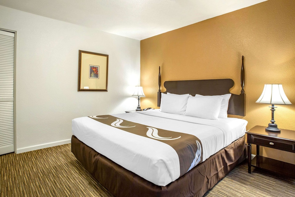 Quality Inn & Suites Tulare CA 16/50