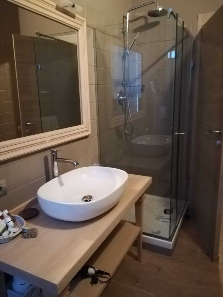 CORTONA RESORT AND SPA(FORMERLY HOTEL VILLA AUREA) 33/35