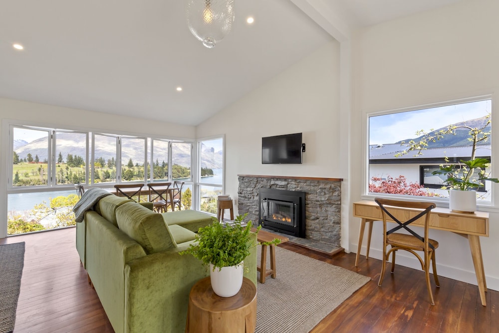 Stay of Queenstown 46/60