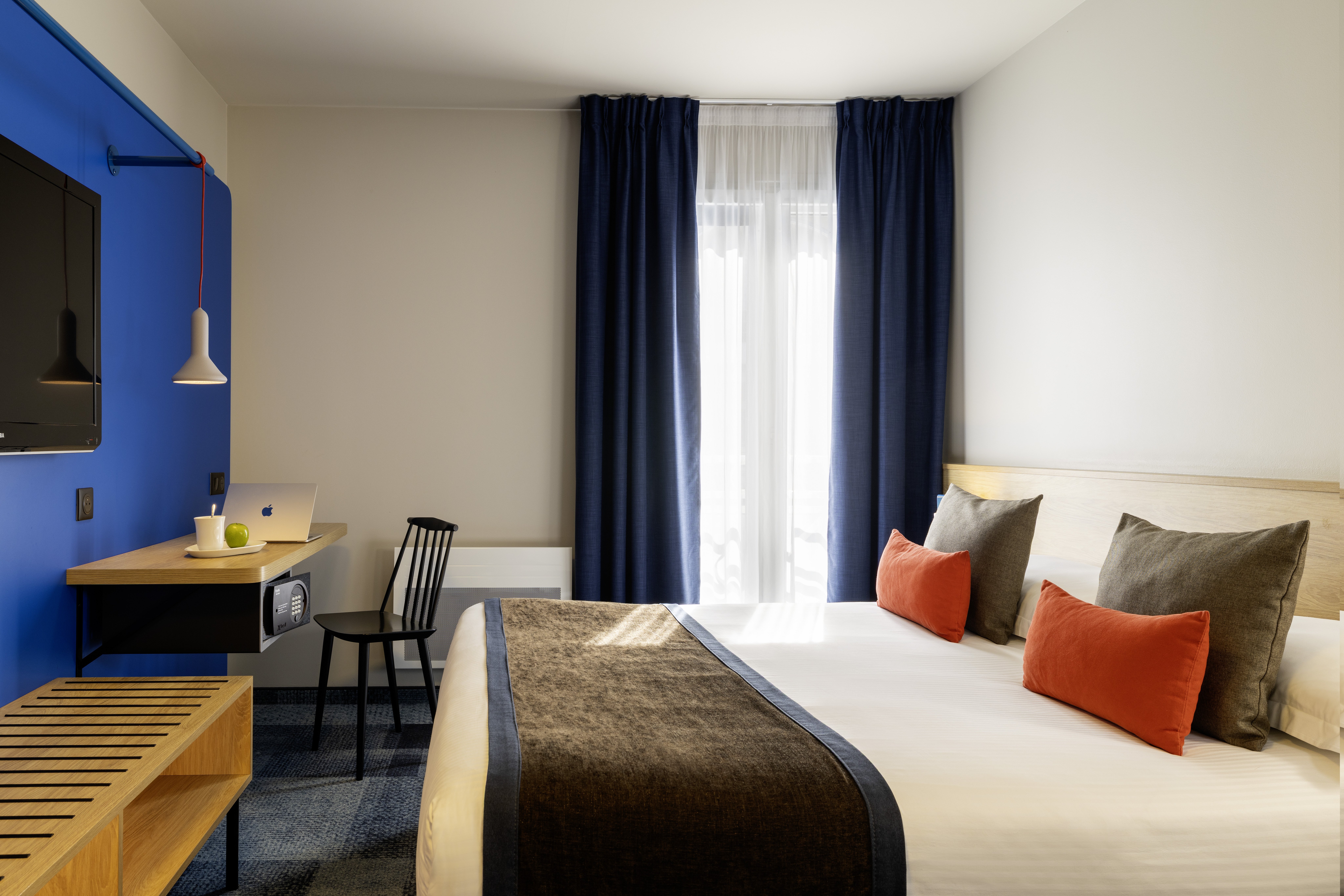Hotel Le Bugatti 12/64